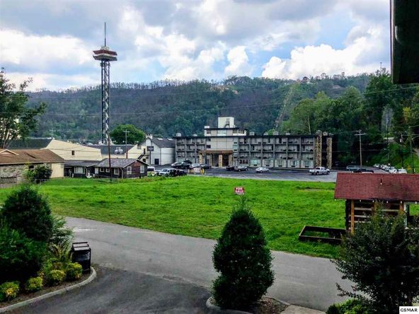 425 Stuart Ln, Gatlinburg, TN 37738
